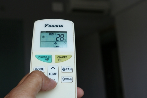 Indonesia-december,2021-,Daikin,Remote,Control,For,Air,Conditioning,In,Hotel